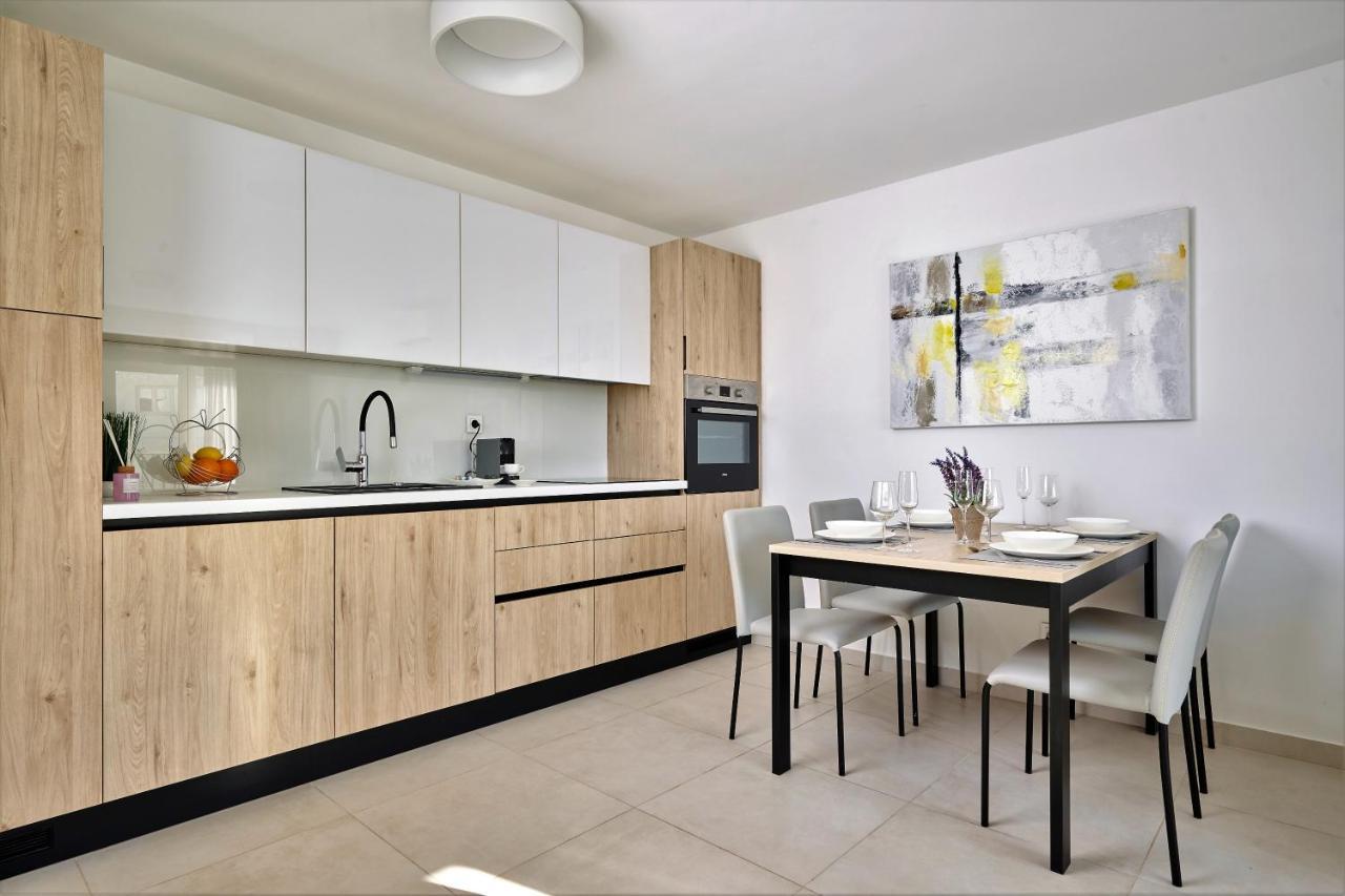 Vita Mirabilis Suite Umag Exterior foto